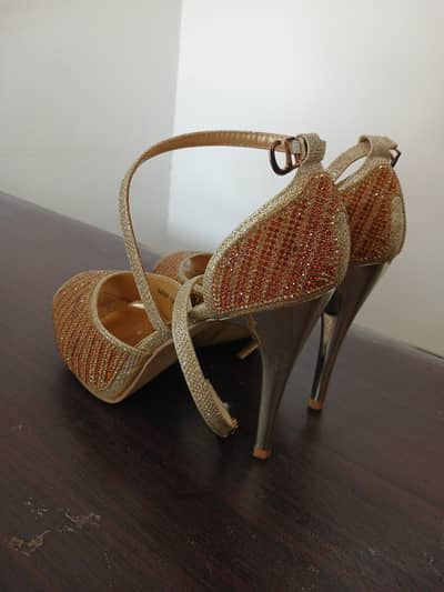 BRIDAL AND PARTY FOOTWEAR FOR SALE IN CHEAP PRICE