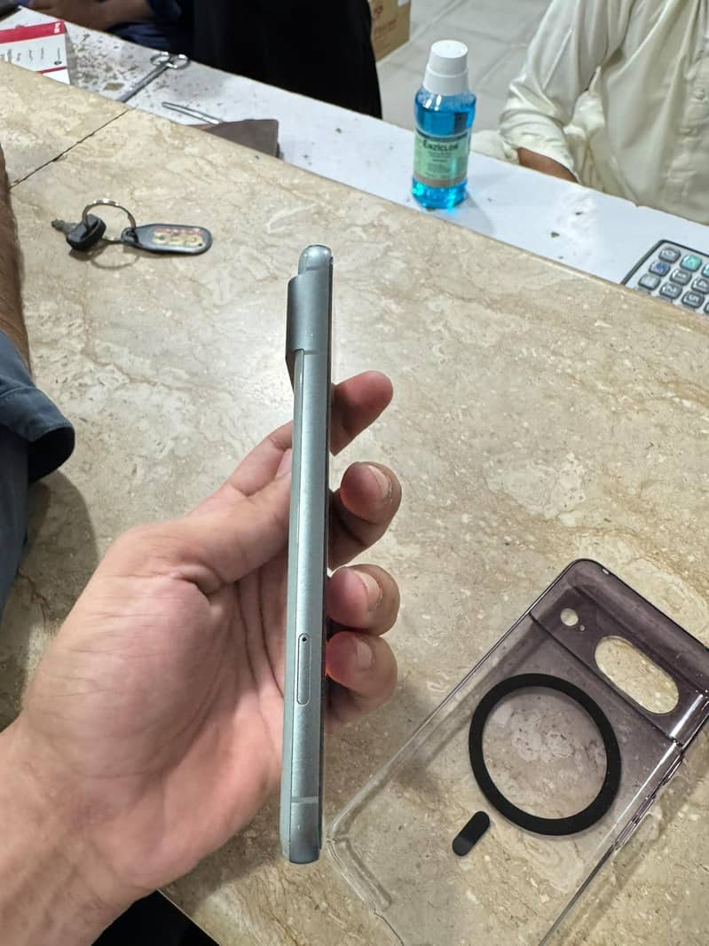 Google Pixel 8 5