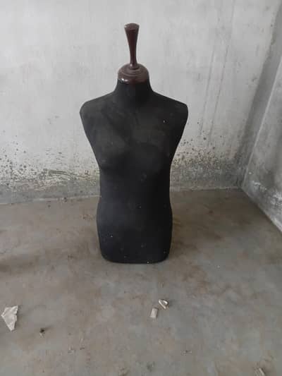 Used Female dress form mannequin Very Good In condition