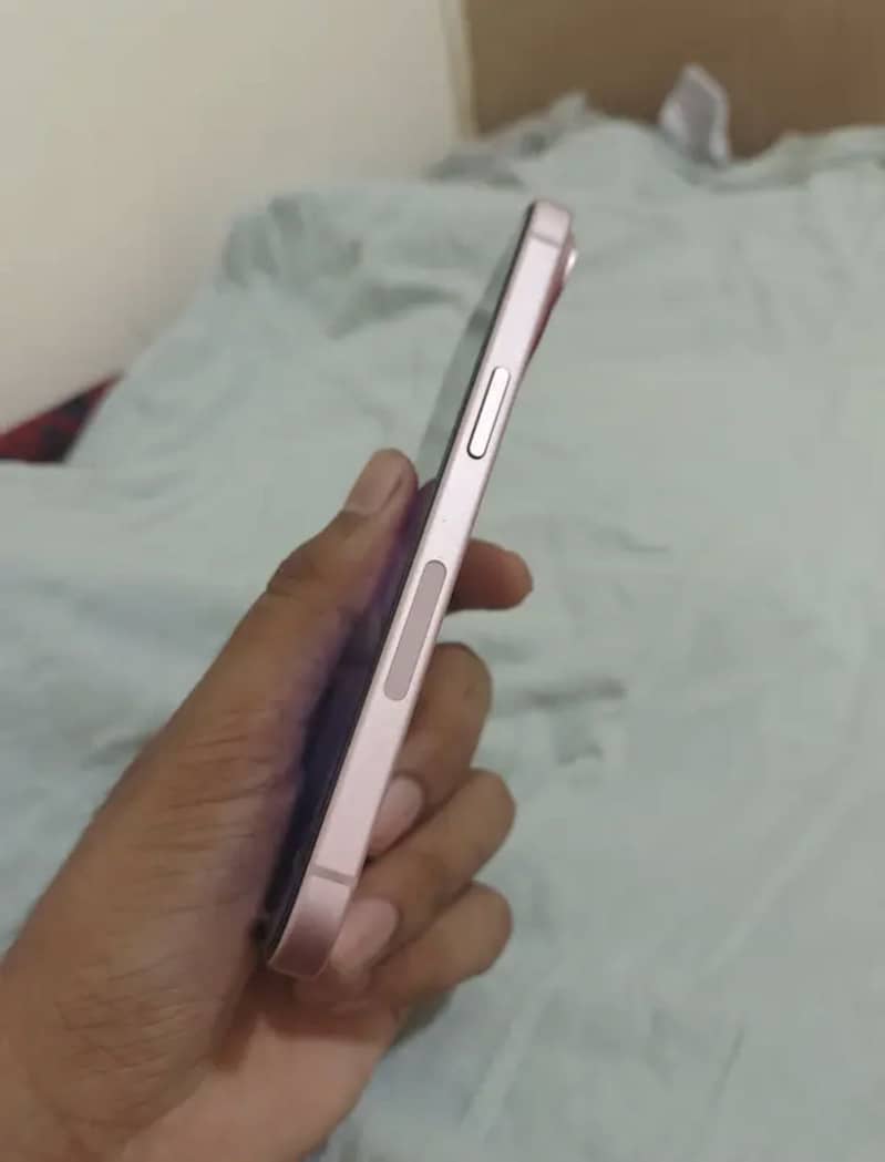 IPHONE 15 4