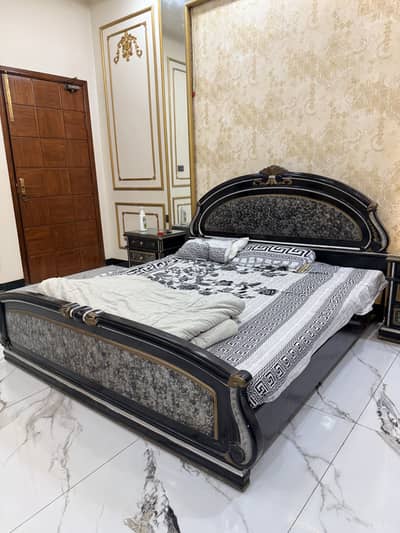 King size bed (with side drawers) and dressing table for sale
