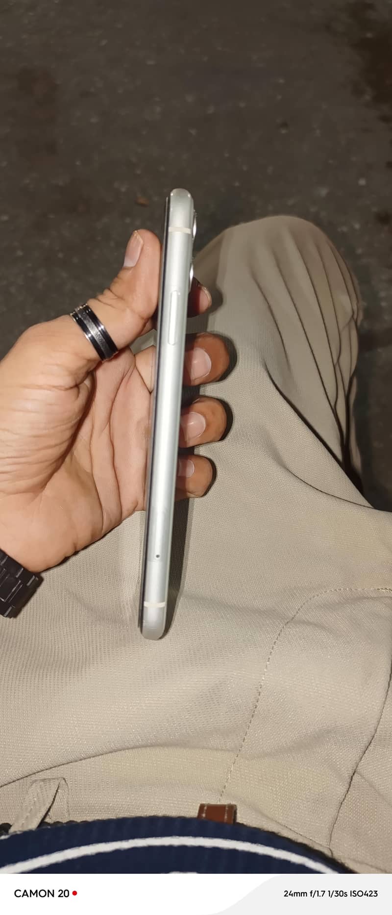 Apple iPhone 11 4