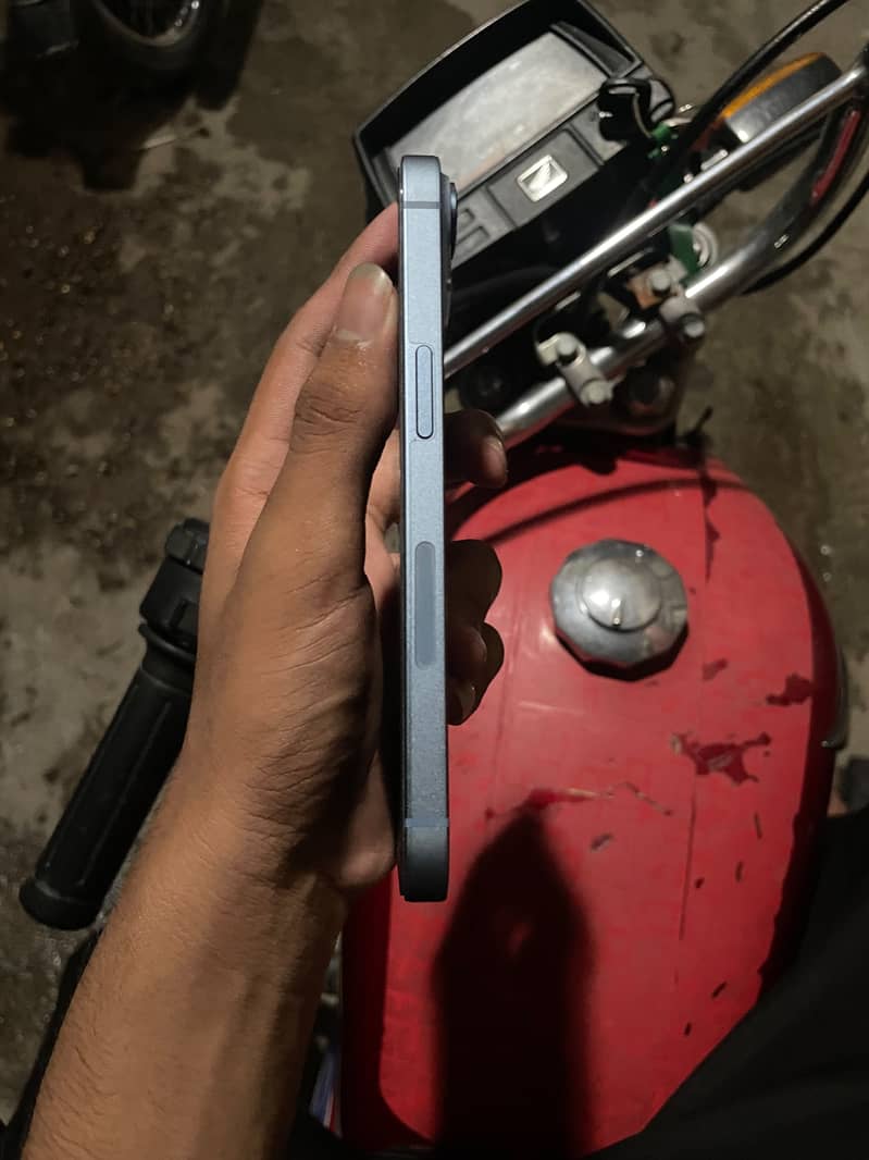 Apple iPhone 14 4
