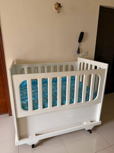 New baby cot for sale