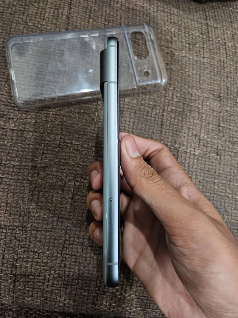 Google Pixel 8 4