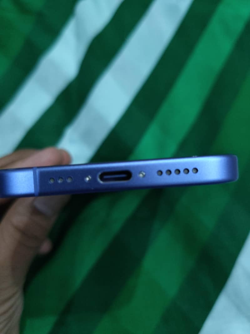 Apple iPhone 16 3