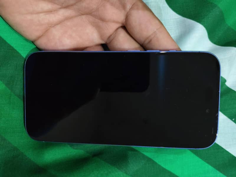 Apple iPhone 16 4