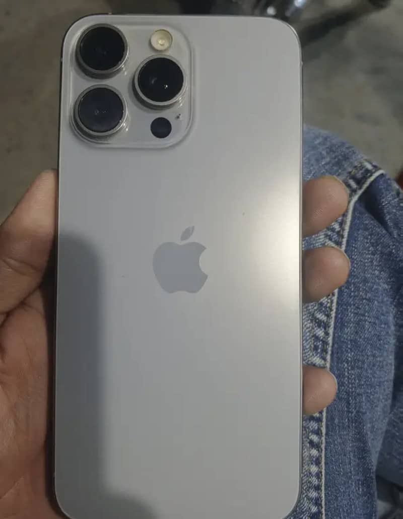 Apple iPhone 15 Pro 0