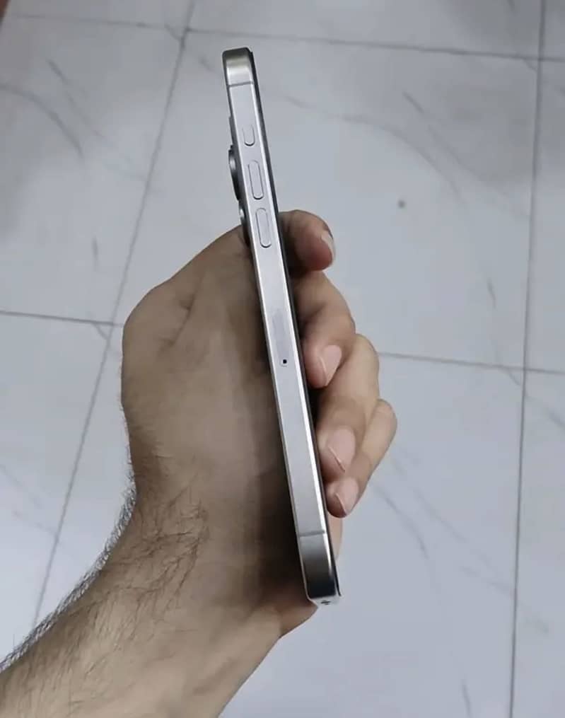 Apple iPhone 15 Pro 3
