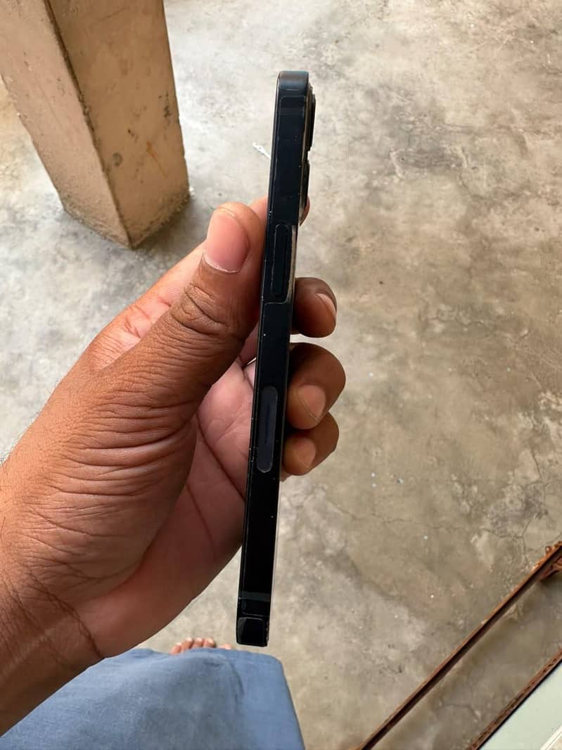 Apple iPhone 13 4