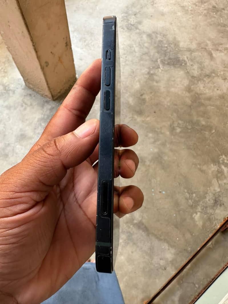 Apple iPhone 13 8