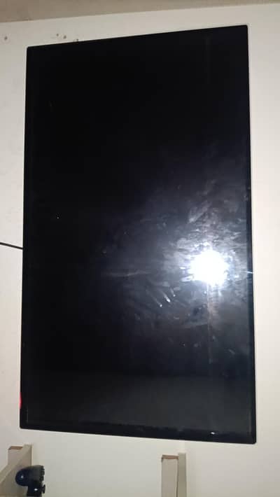 selling due to broken screen with remote 10/10