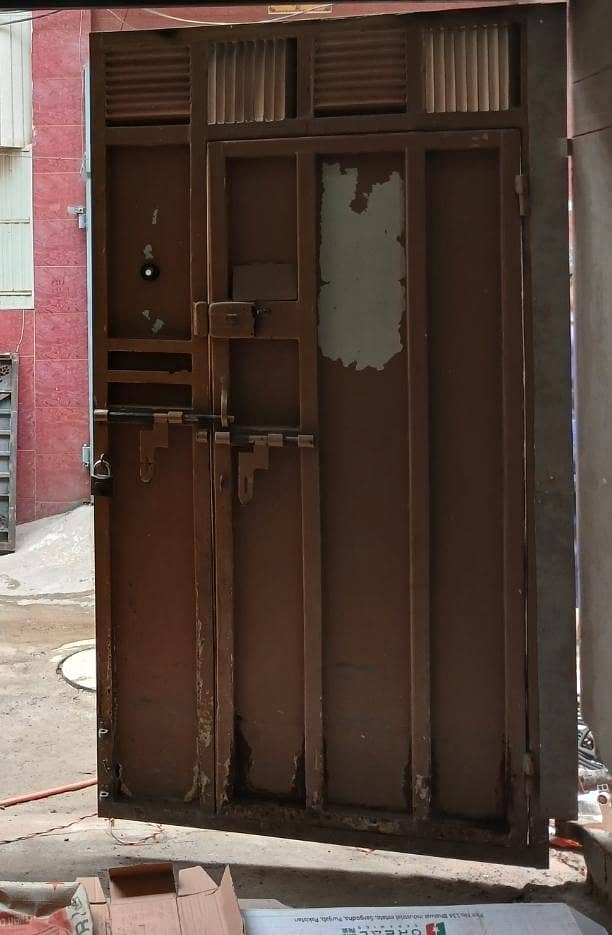 Main Gate / Main Door 1