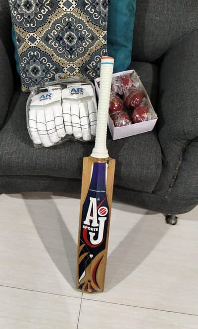 Willow English original with gloves and balls