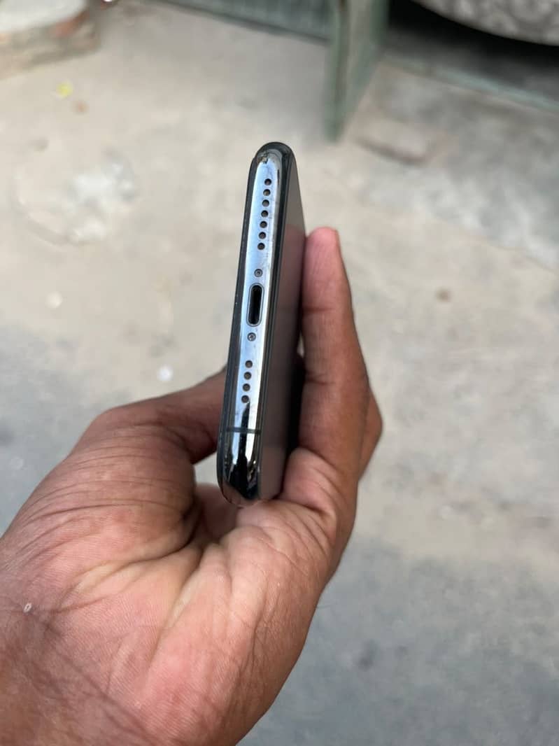 Apple iPhone 11 Pro Max 2