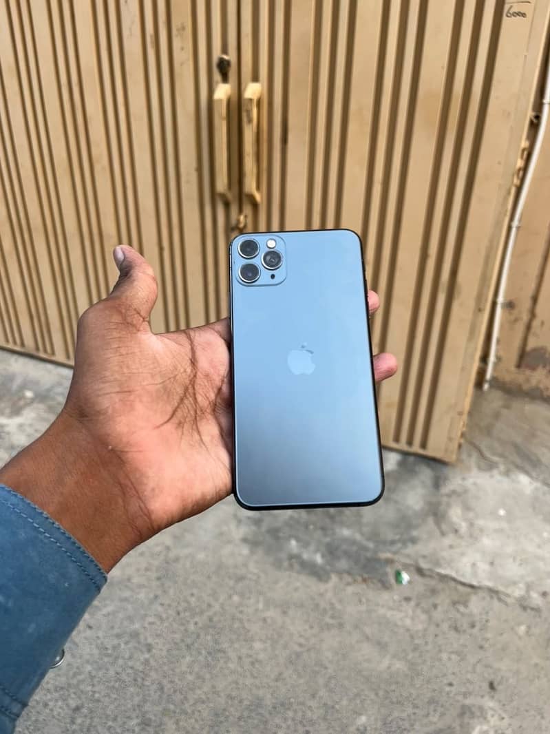 Apple iPhone 11 Pro Max 4