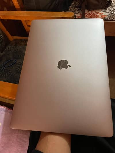 Macbook Pro 15 inch touchbar touch id