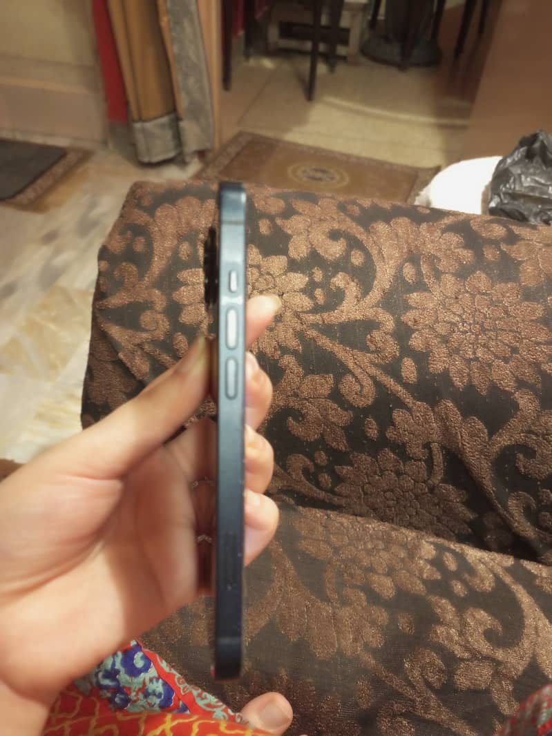 Iphone 13 4