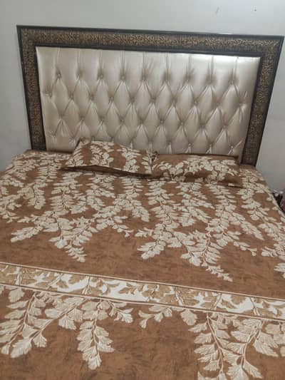 double bed nd mirror good condition