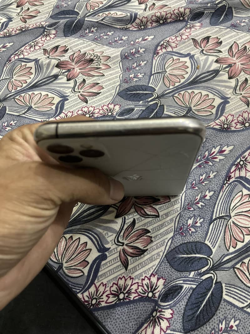 iphone 11prp max 5