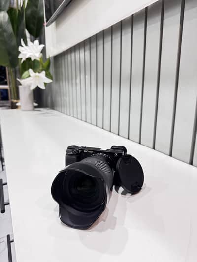 Sony A6400 With Sigma 16mm f/1.4 DCDN