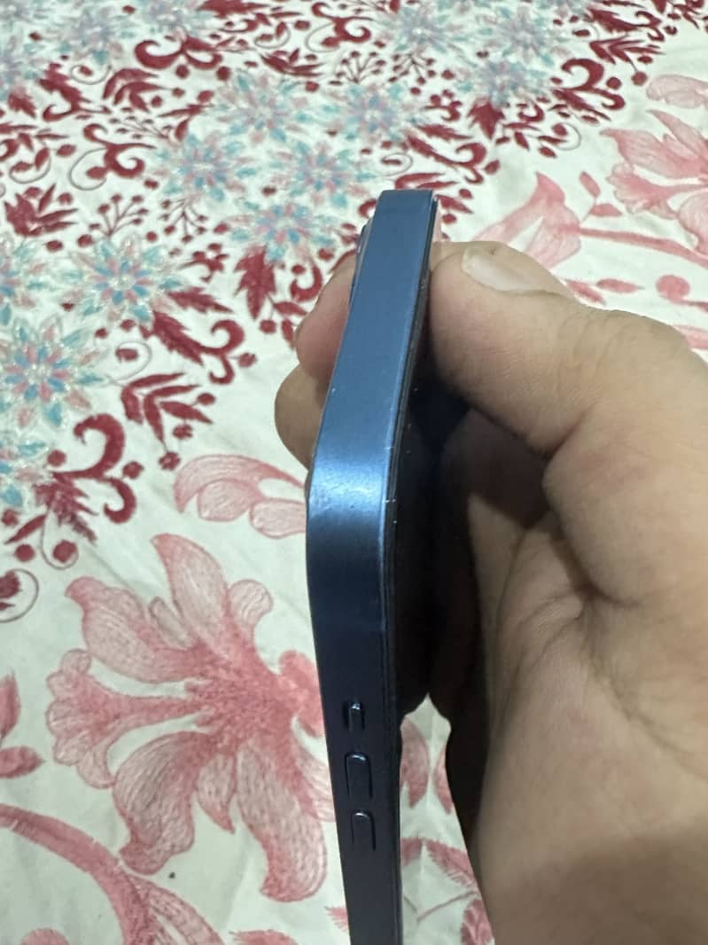 Apple iPhone 13 2
