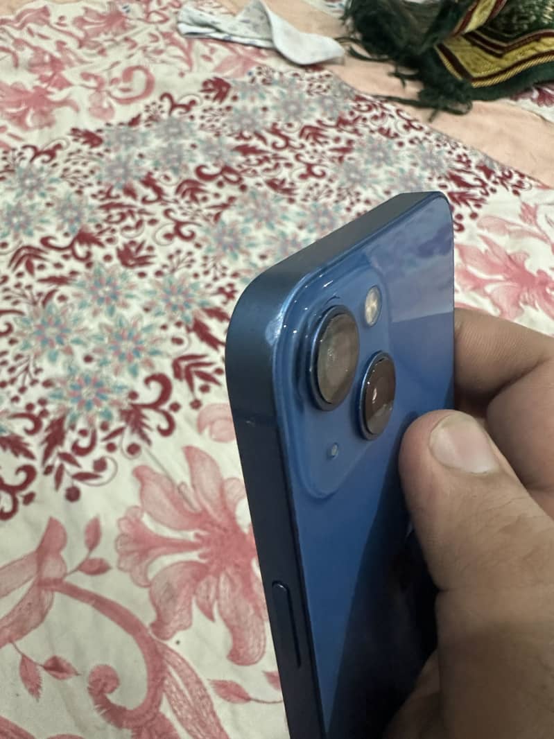 Apple iPhone 13 5