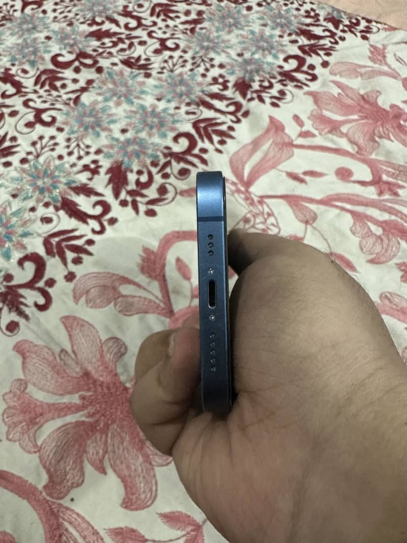 Apple iPhone 13 8