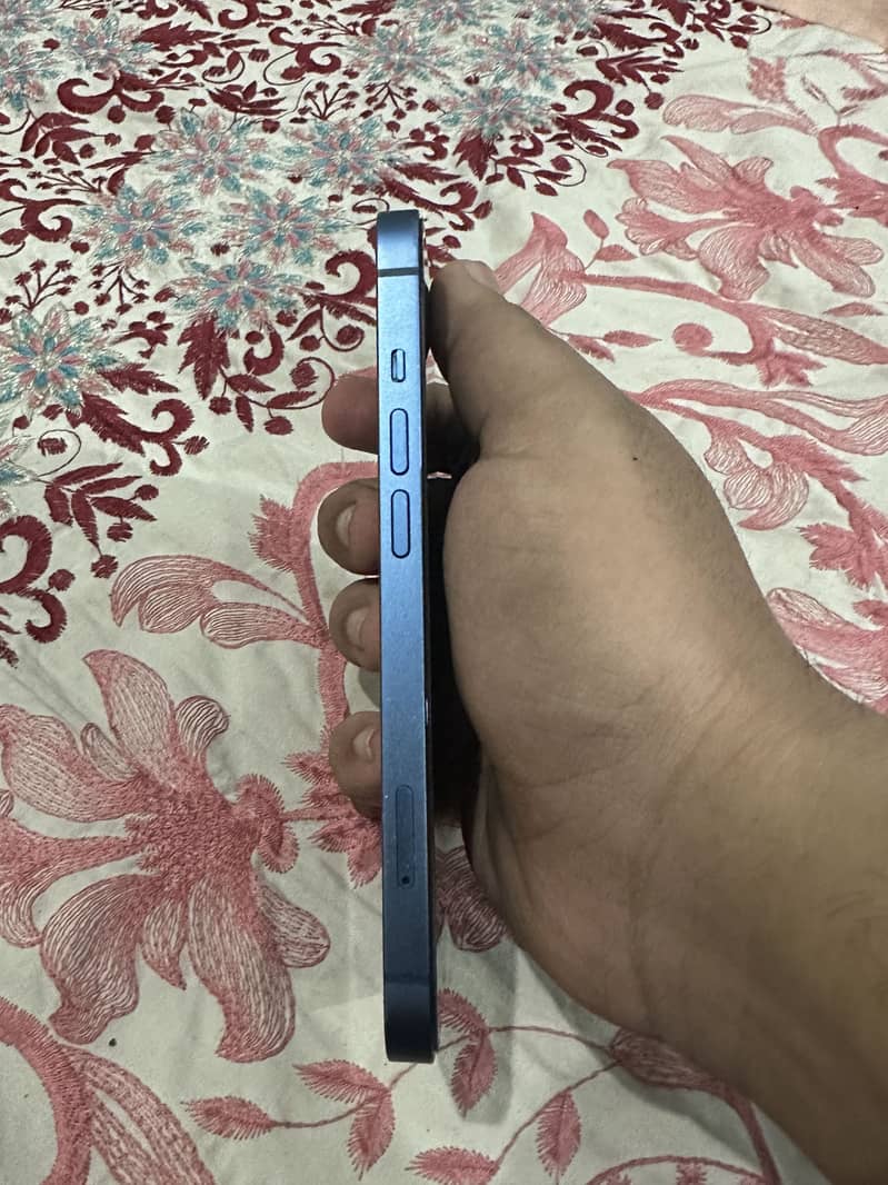 Apple iPhone 13 9