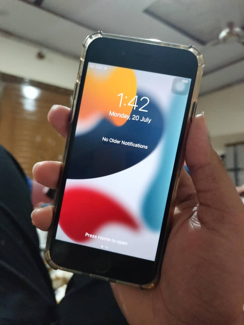 Apple iPhone 7 0