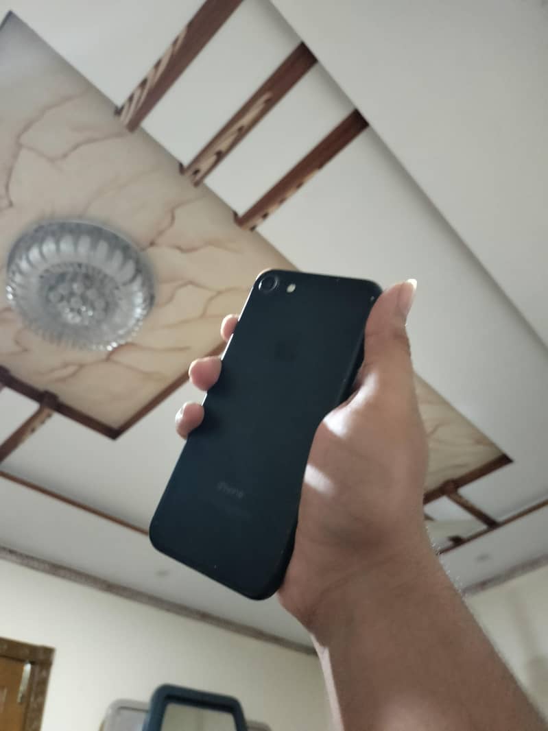Apple iPhone 7 1