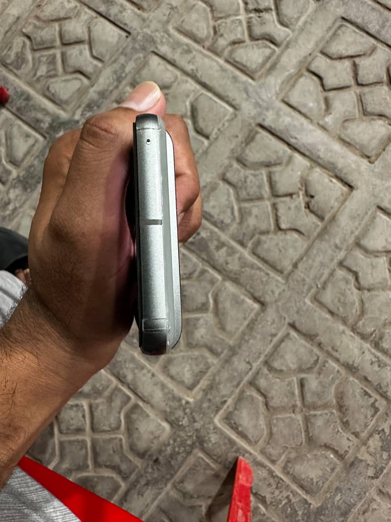 Google Pixel 8 2
