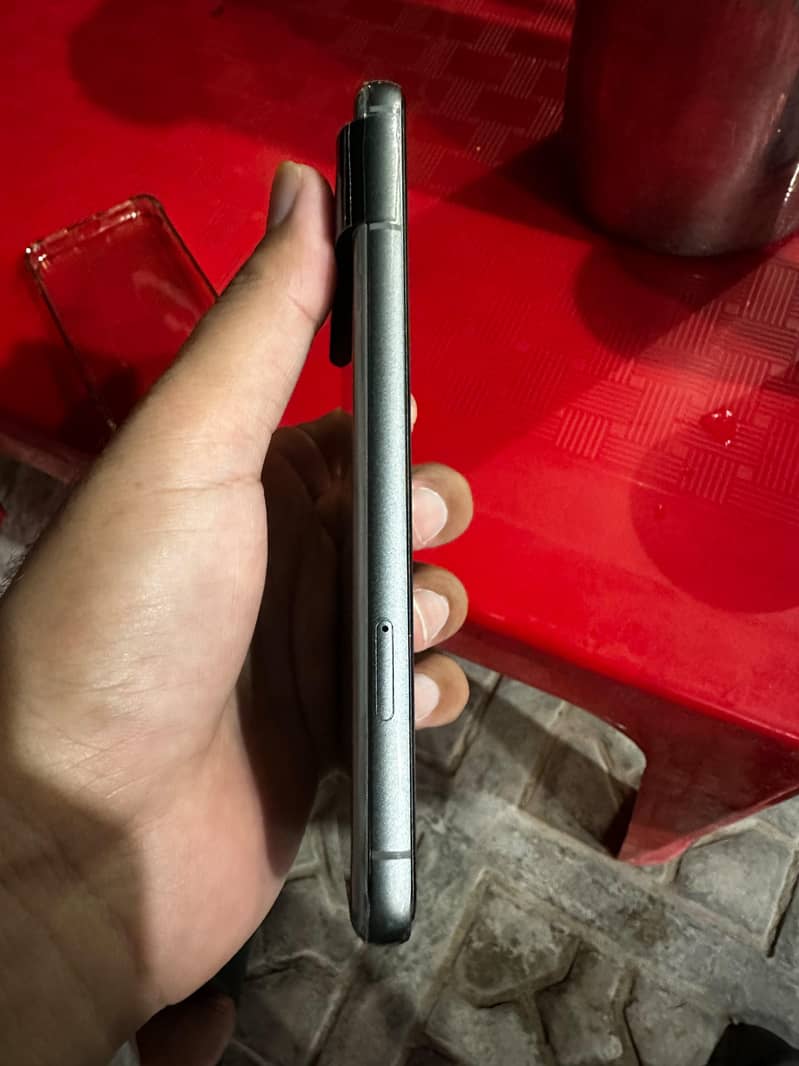 Google Pixel 8 4
