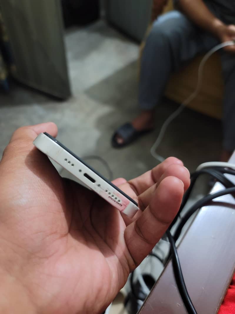 Apple iPhone 13 1