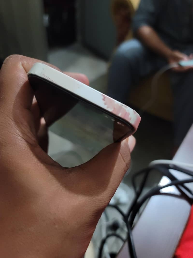 Apple iPhone 13 4