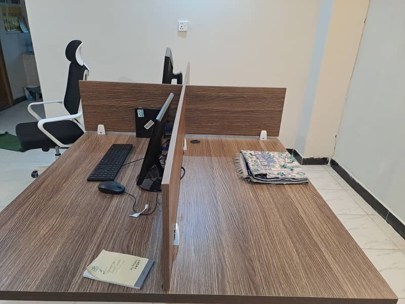 Workstation Table 0