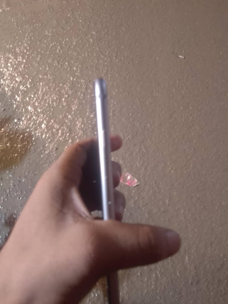 Apple iPhone 6 Plus 4