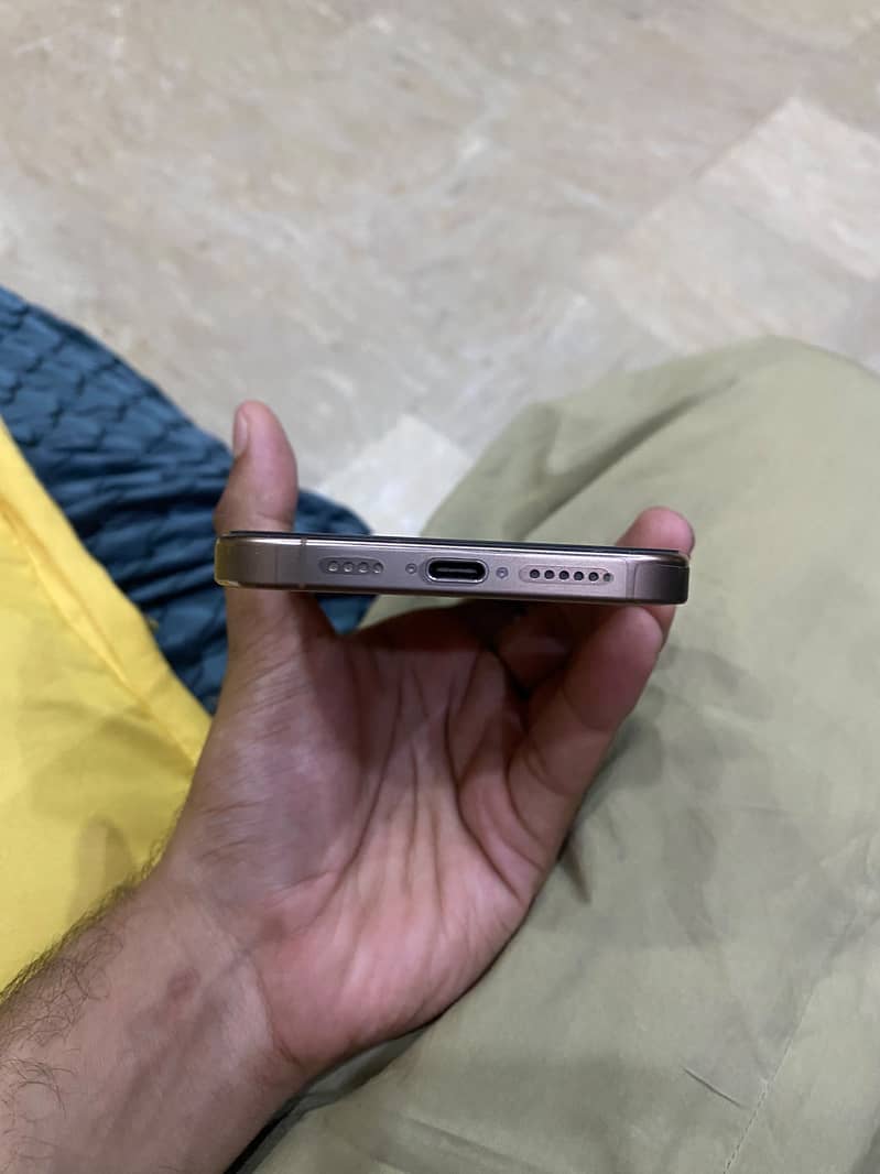 Iphone 16 pro max 3