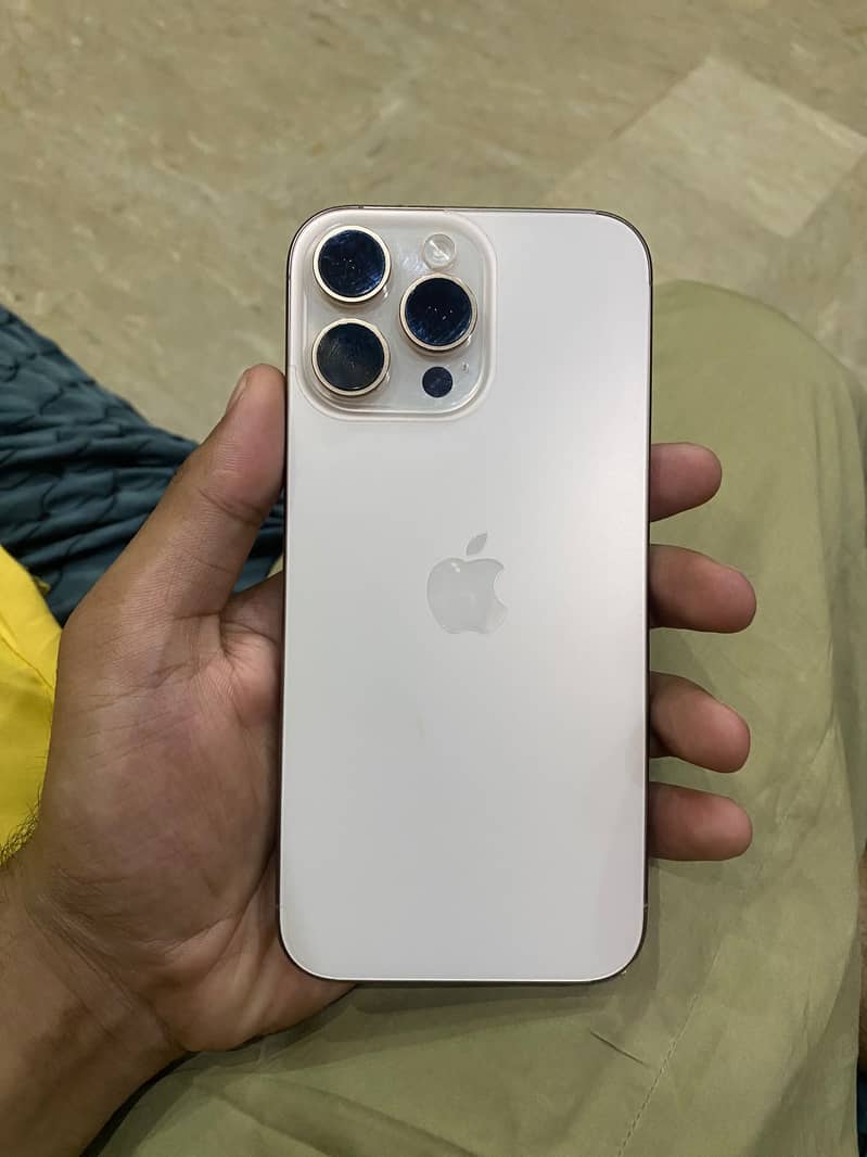 Iphone 16 pro max 4