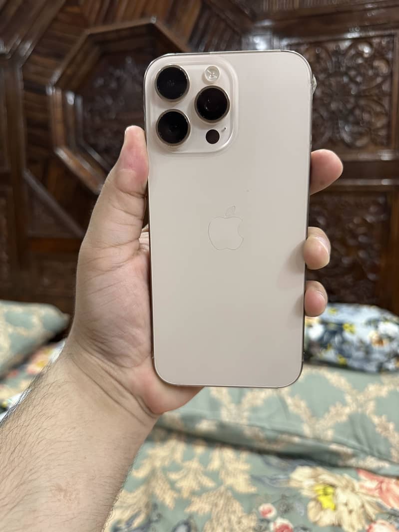 Apple iPhone 16 Pro Max 3