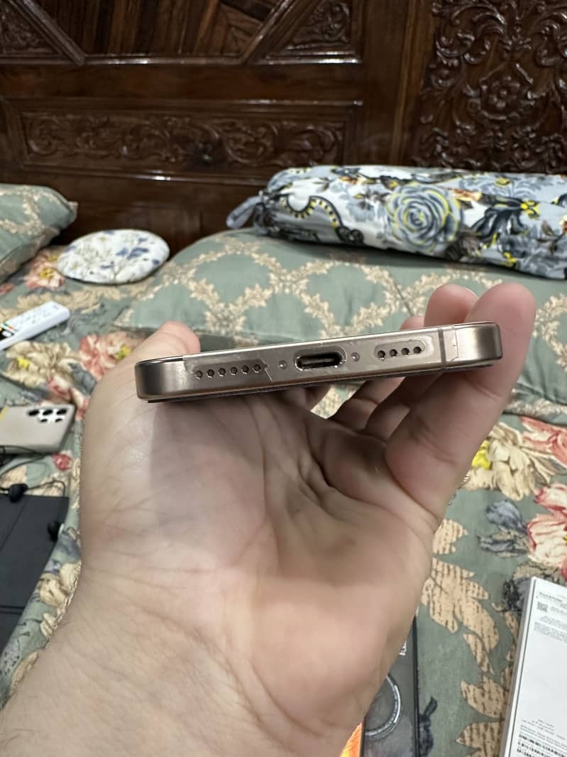 Apple iPhone 16 Pro Max 7
