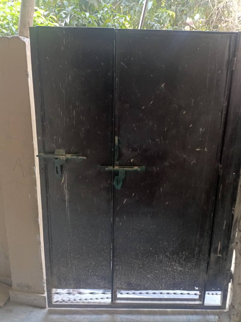 solid metal door 0