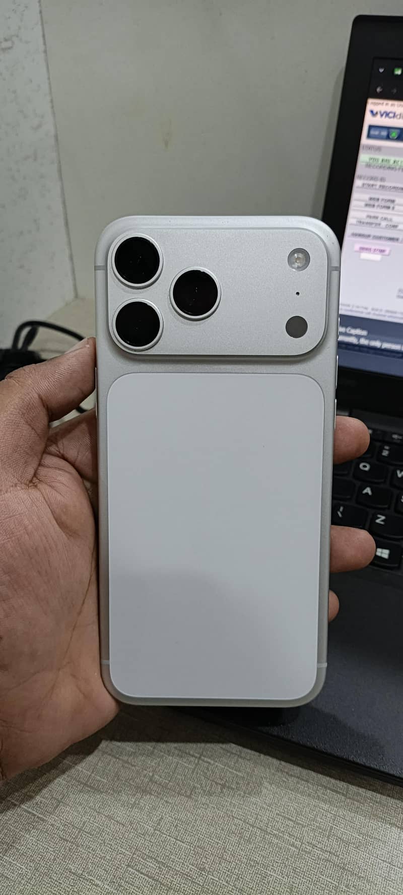 Apple iPhone 17 Pro Max 0