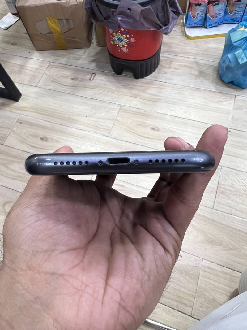Apple iPhone 11 3