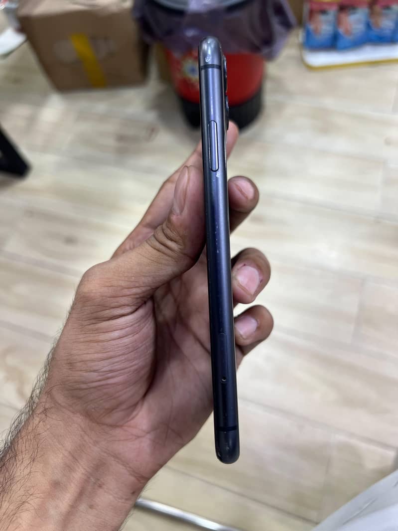 Apple iPhone 11 7