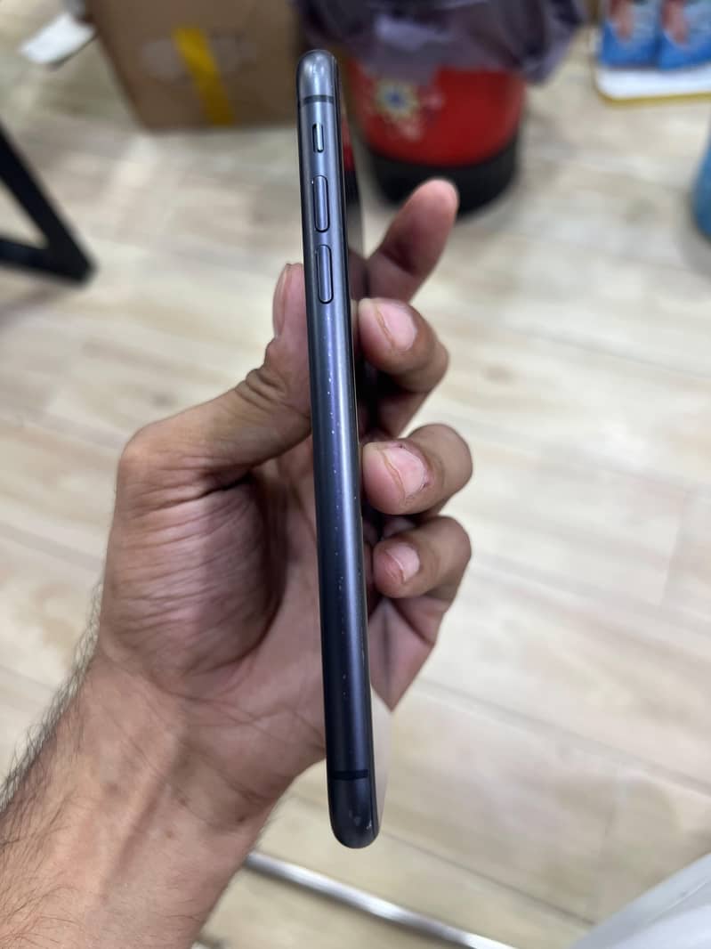 Apple iPhone 11 8