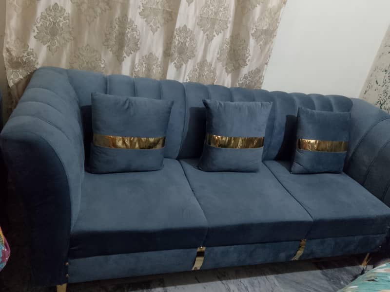 6siter sofa set oñe table 0