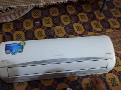 urgent for sale kanwood DC inverter 1.5 ton