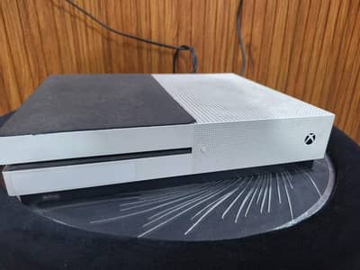 Xbox One s With Box, 50+ games GTa V, Tekken, WWE l
