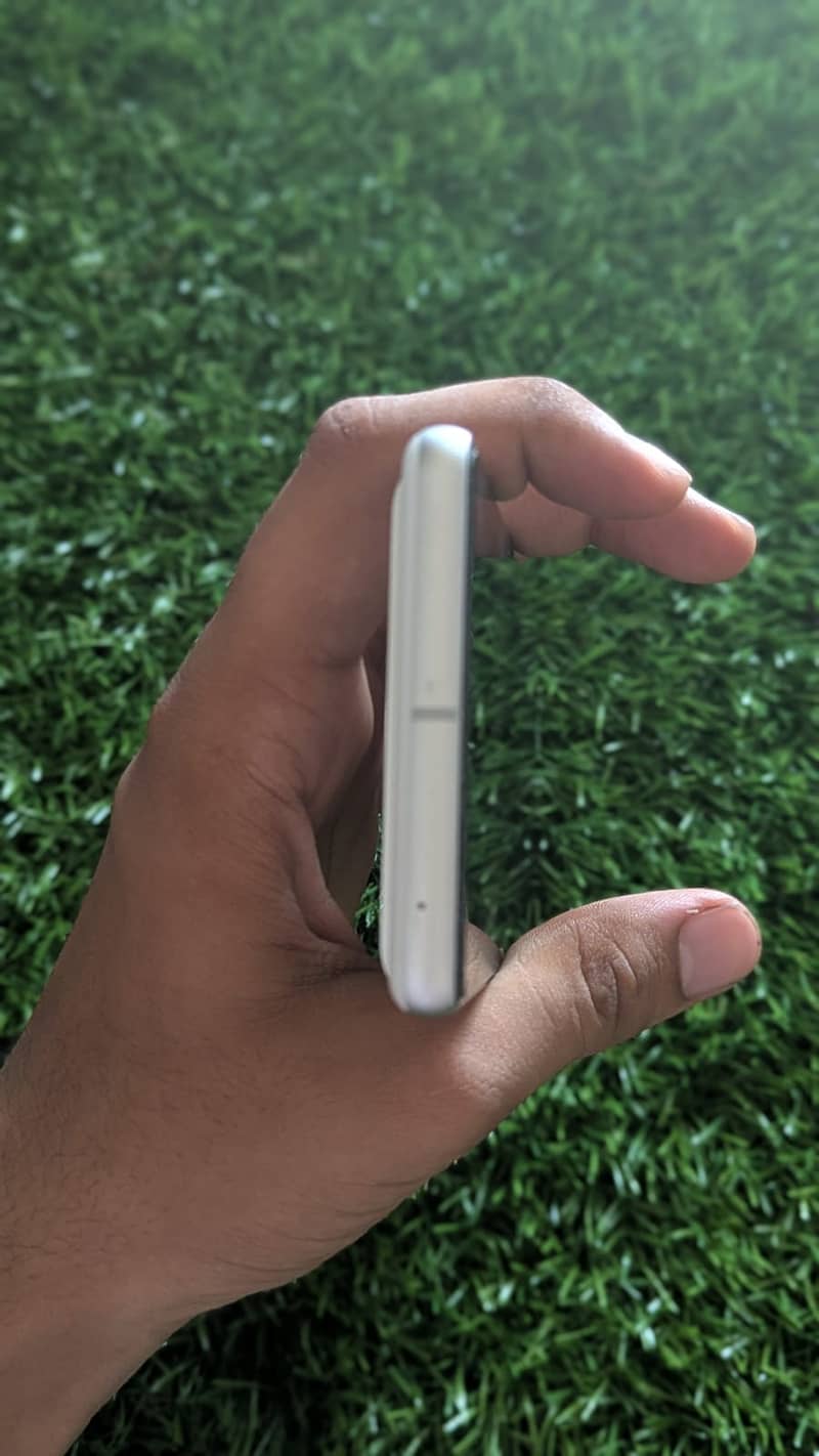Google Pixel 7 4